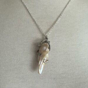 Elegant Silver and Cream Pearl Pendant Necklace